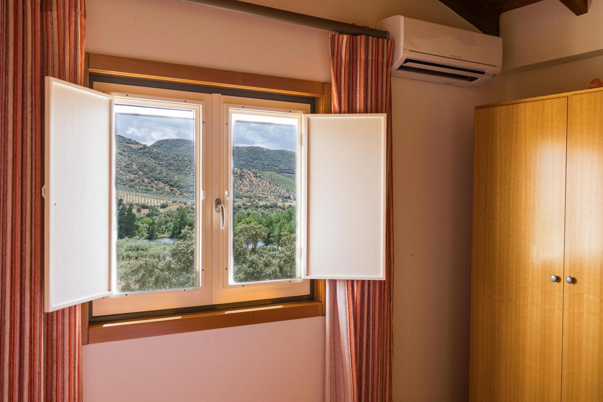 Olhares Do Douro Guest House Torre De Moncorvo Exterior photo